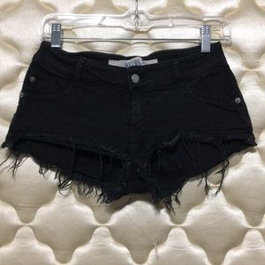BRANDY MELVILLE BLACK SHORT SHORTS